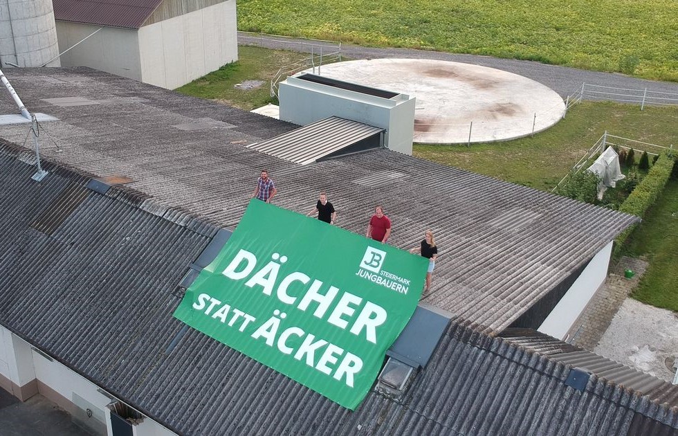 You are currently viewing Initiative „Dächer statt Äcker“ für Photovoltaik von Dächern